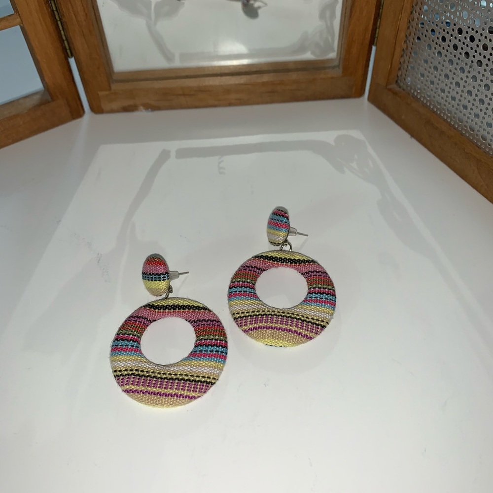 Aztec Dangle Earrings     NWT